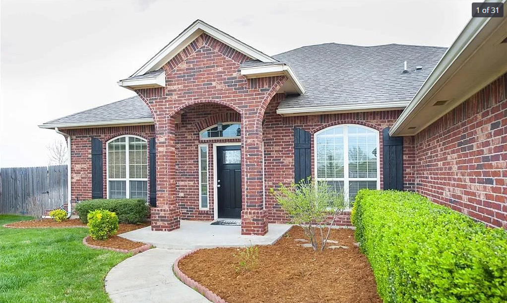 19136 Cottonwood Court
